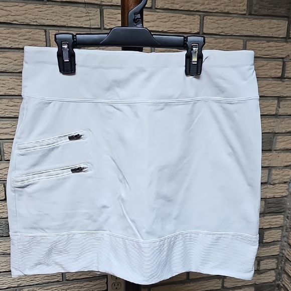 Athleta Golf Skirt W/ Attached Shorts Sz MED white - Picture 1 of 10